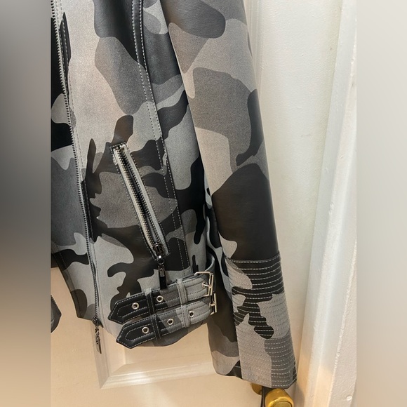 NWOT‼️‼️ Ladies Faux Leather Jacket ‼️ Final Sale review all photos! - Picture 11 of 12